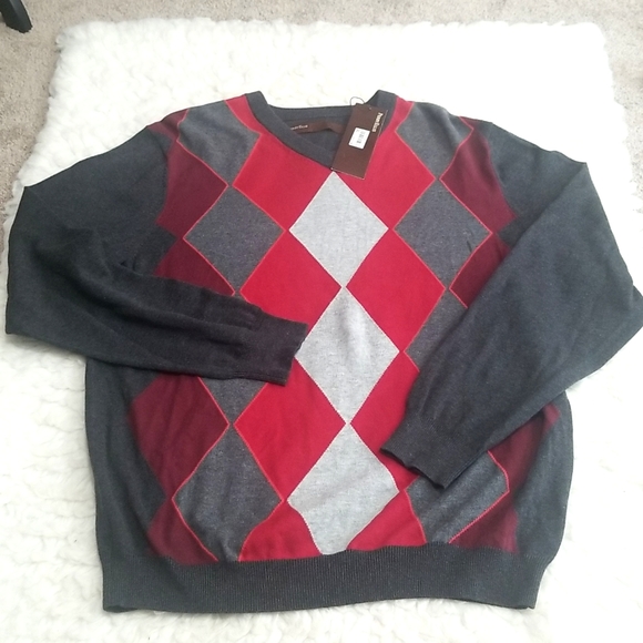 Perry Ellis V neckline Geometric Pattern Sweater, Gray, charcoal & Red colors. M - Picture 4 of 8